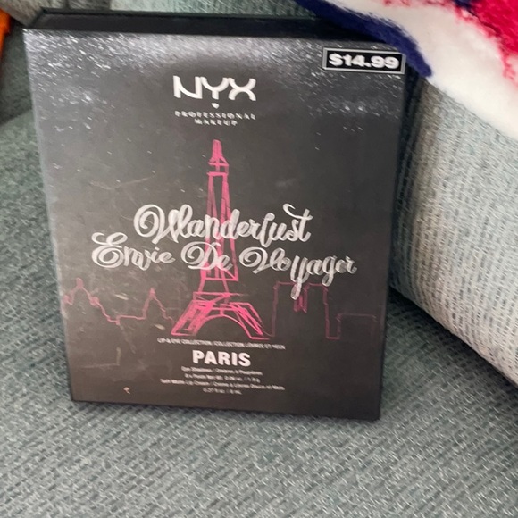 Makeup Bundle:  Brushes, Eyeshadow and small zippered bag NEVER USED - Picture 5 of 11